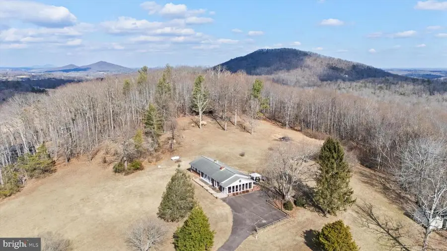 436 Castleton View Rd, Castleton, VA 22716 - #3
