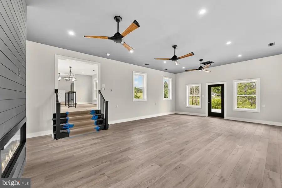 90 Main Street, Washington, VA 22747 - #3