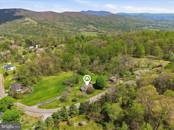115 Chester Gap Rd, Chester Gap, VA 22623