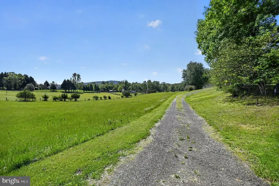 178 Lizzie Mills Rd, Castleton, VA 22716 - #2