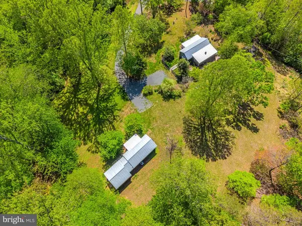 240 Whorton Hollow Rd, Castleton, VA 22716