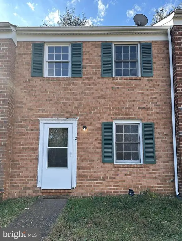 12 Manchester Ct, Fredericksburg, VA 22408