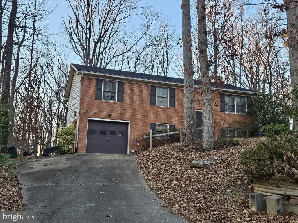 10704 Ann Davis Dr, Fredericksburg, VA 22408 - Image #1