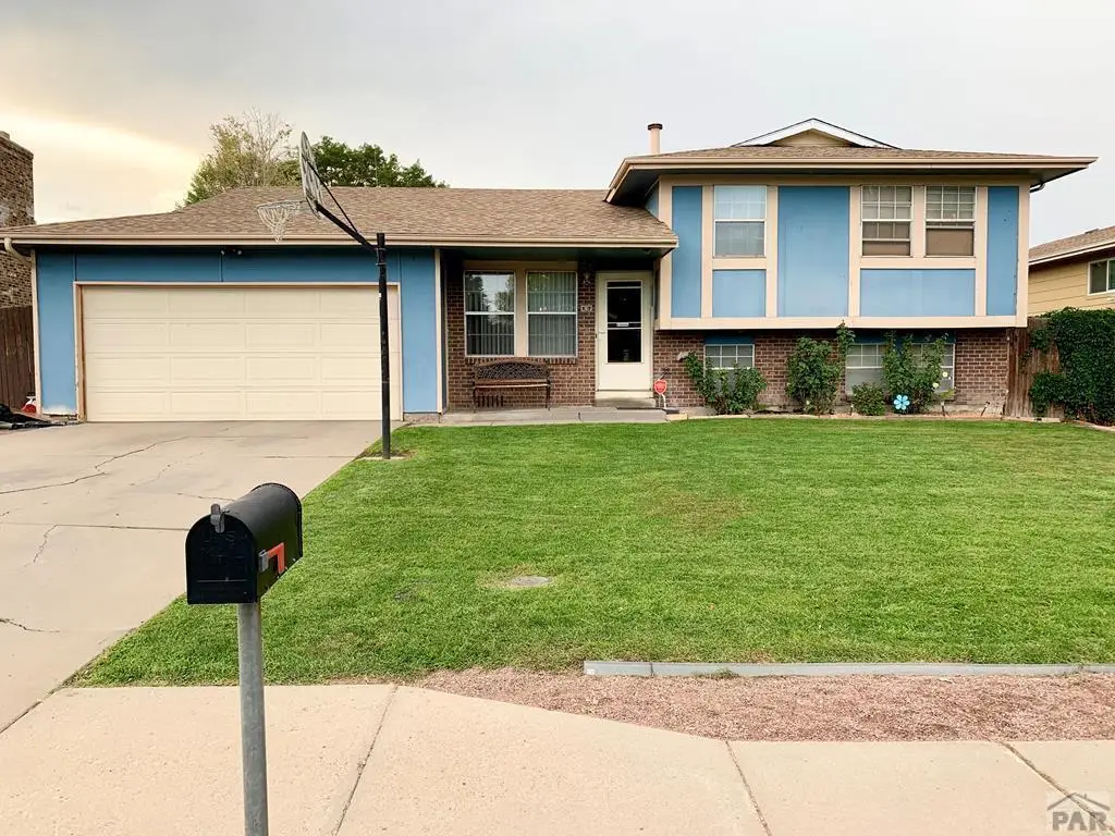 17 Glenroyal Dr, Pueblo, CO 81005 - Image #1