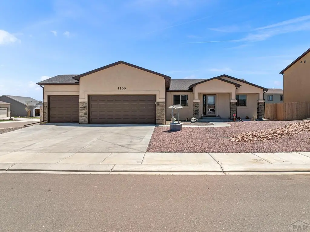 1700 Kingfisher Ln, Pueblo, CO 81008 - Image #1