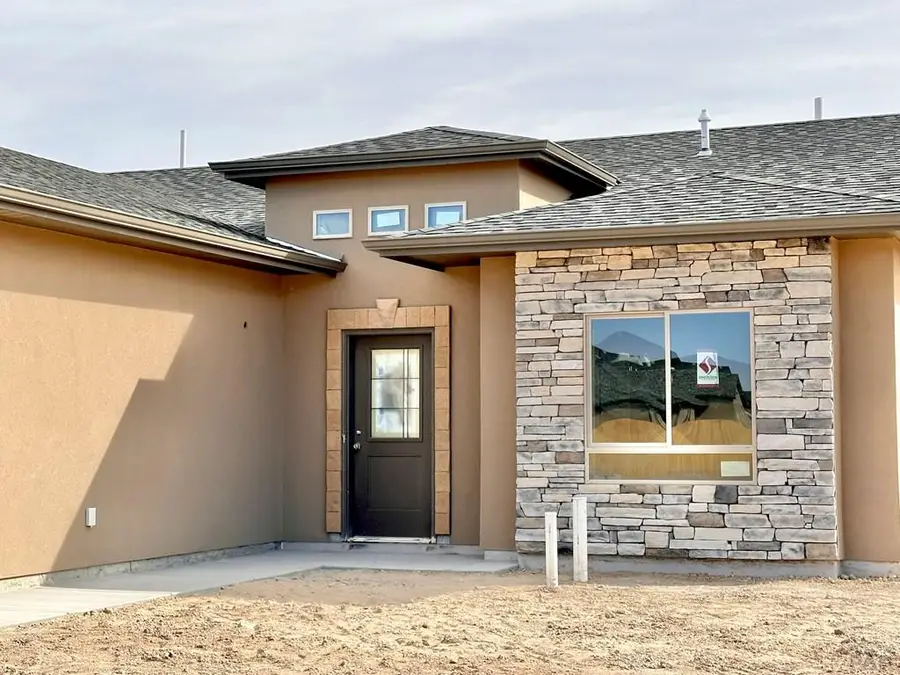 1722 Kingfisher Ln, Pueblo, CO 81008 - Image #2