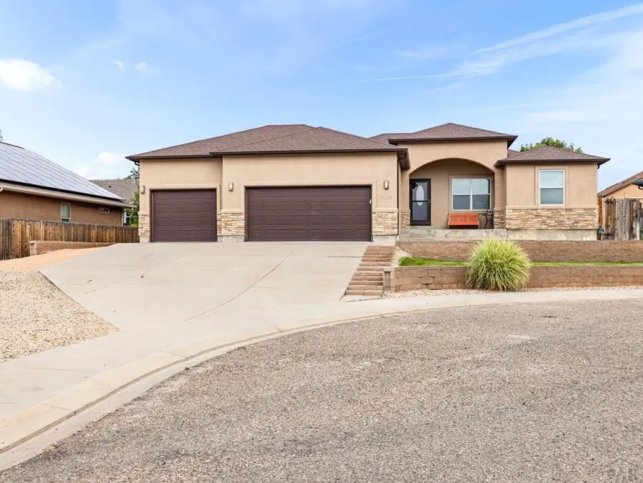 5114 Lynn Meadows Dr, Pueblo, CO 81005 - Image #2