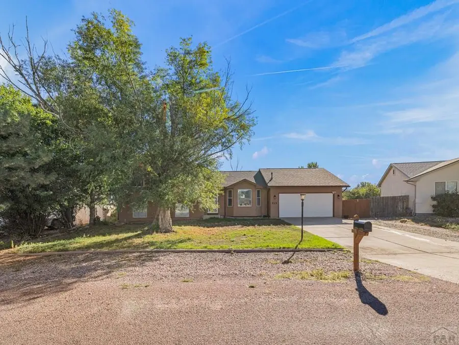576 S Falcon Dr, Pueblo West, CO 81007 - Image #2