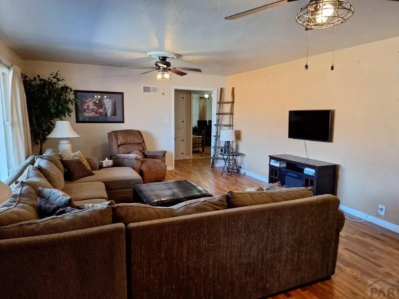 71 Mayhew Dr, Lamar, CO 81052 - Image #2