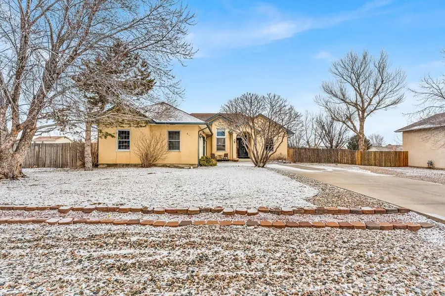 562 S Hook Dr, Pueblo West, CO 81007 - Image #2