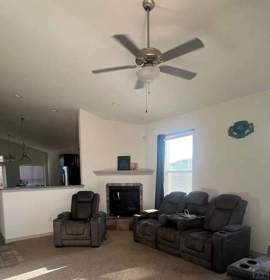 964 Peachcrest Dr, Pueblo, CO 81005 - #2