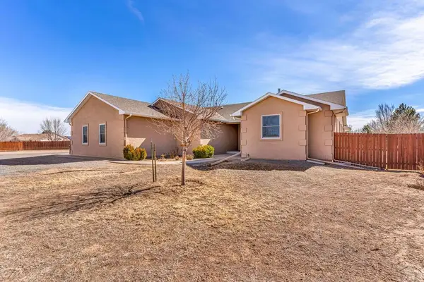 2064 Iris Rd, Pueblo, CO 81006