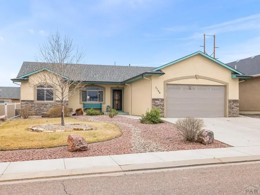 2309 Meadowlark Ln, Pueblo, CO 81008 - #2
