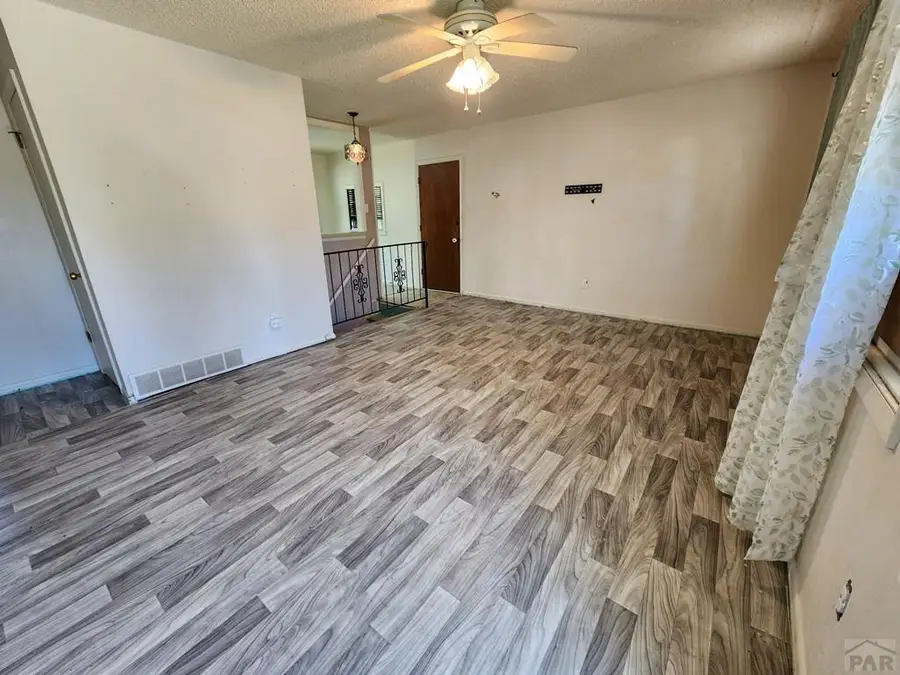48 Caledonia Rd, Pueblo, CO 81001 - #2