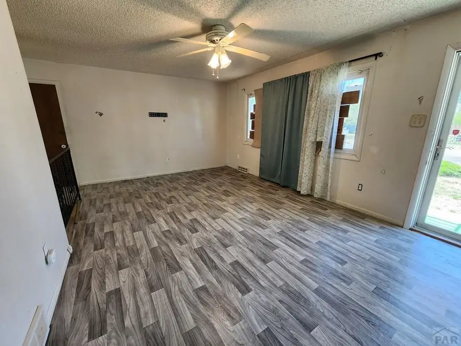 48 Caledonia Rd, Pueblo, CO 81001 - #3