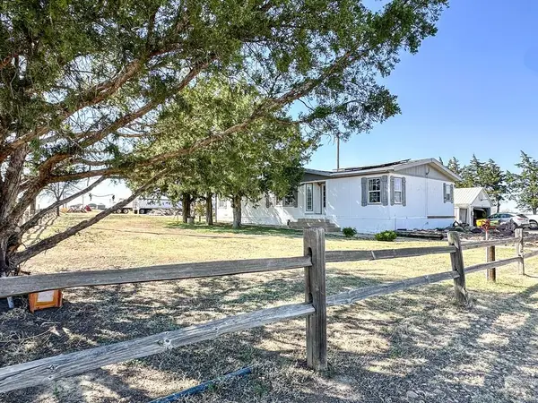 508 W 15th St, Eads, CO 81036