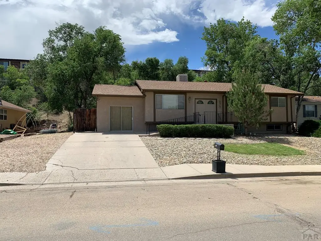 2215 Montezuma Dr, Pueblo, CO 81003 - #1