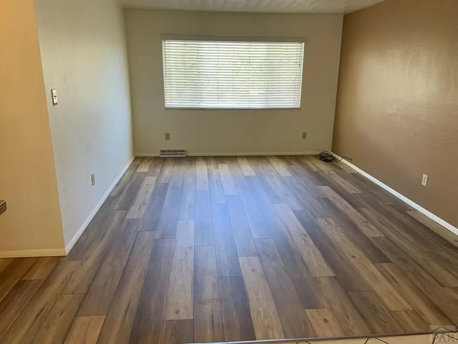2215 Montezuma Dr, Pueblo, CO 81003 - #2
