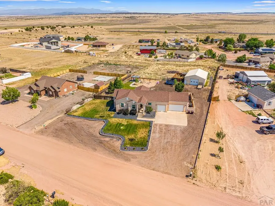1165 W Meadowmoor Dr, Pueblo, CO 81007 - #2