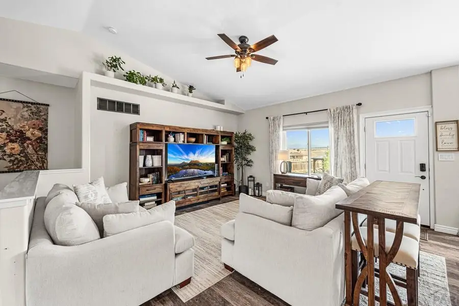 1165 W Meadowmoor Dr, Pueblo, CO 81007 - #3