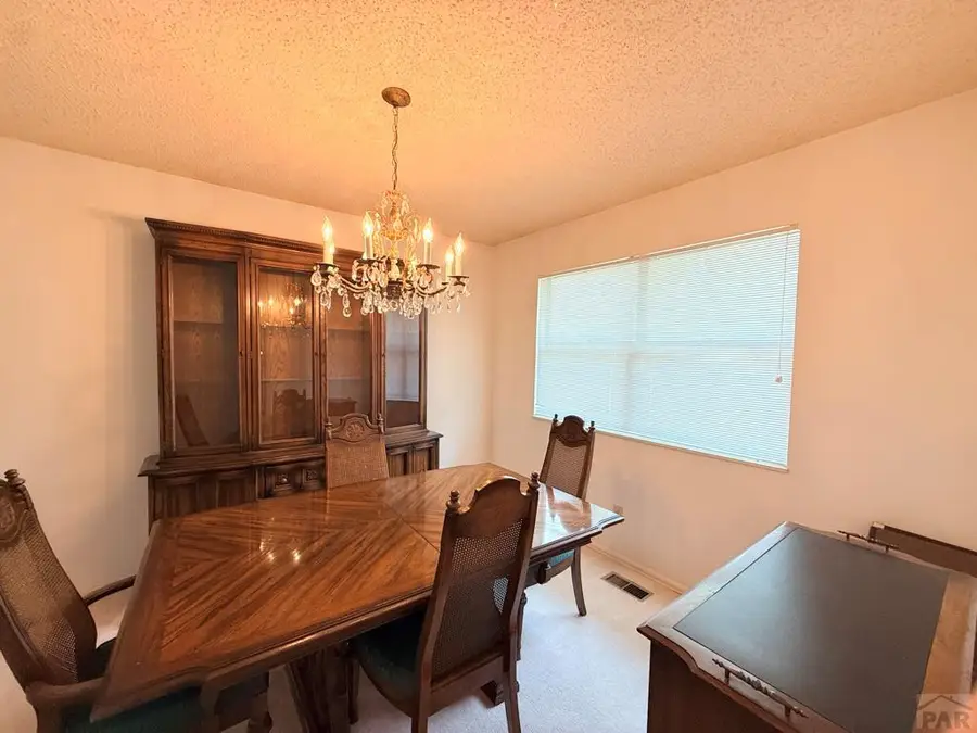 16 Oakbridge Dr, Pueblo, CO 81001 - #3