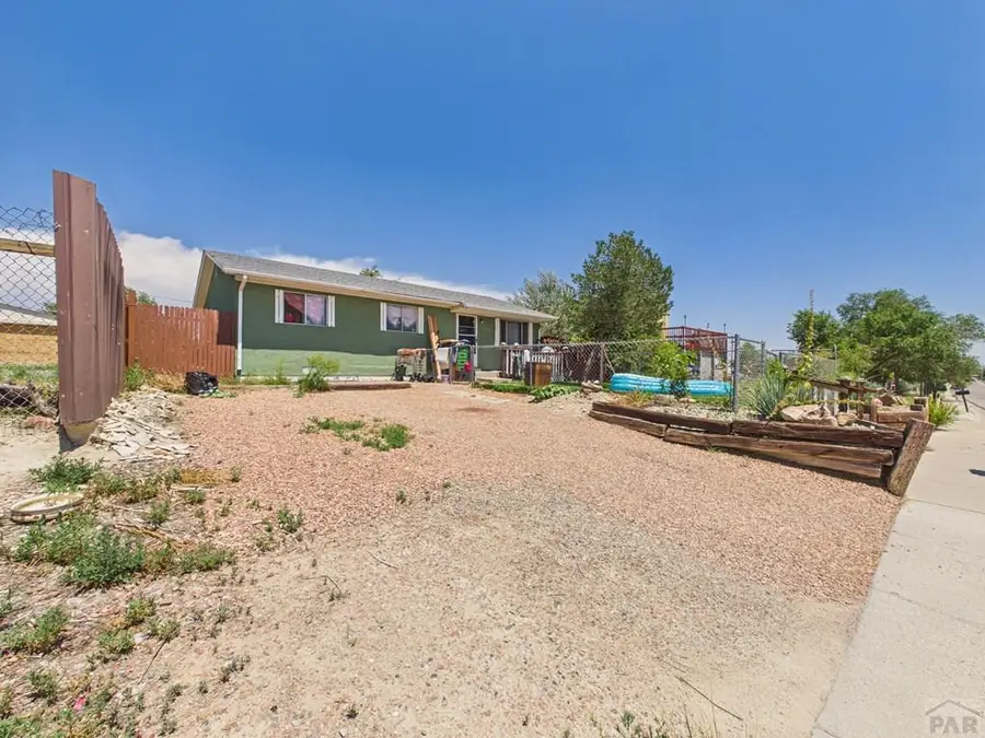 2121 W 11th St, Pueblo, CO 81003 - #3