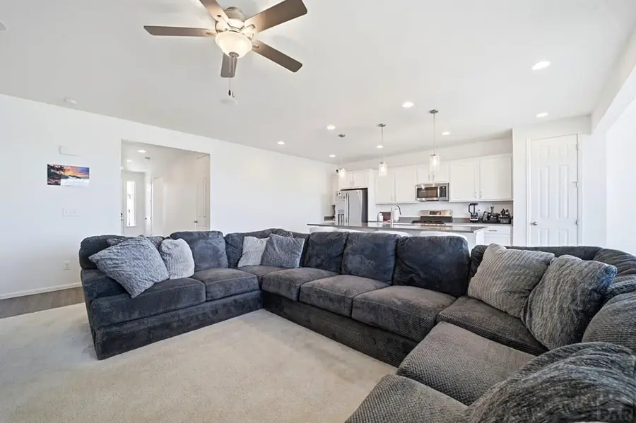 2213 Sunrise Ln, Pueblo, CO 81008 - #2