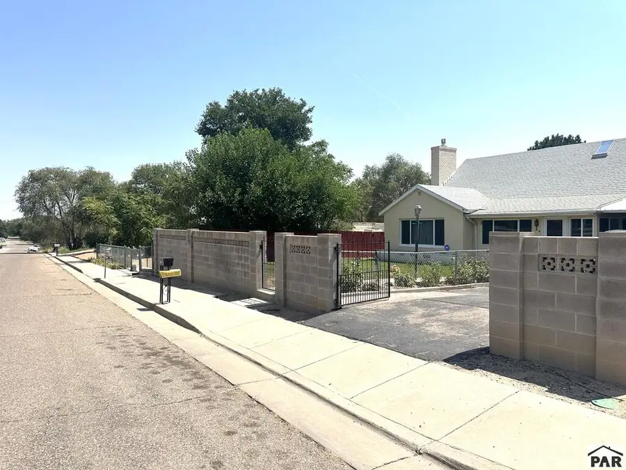 1518 E Beech St, Pueblo, CO 81001 - #2