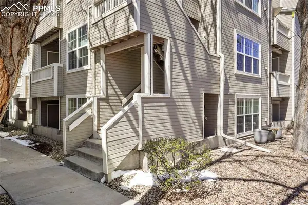 5702 W Asbury Place #102, Lakewood, CO 80227