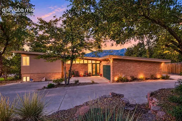 2230 Mesa Road, Colorado Springs, CO 80904