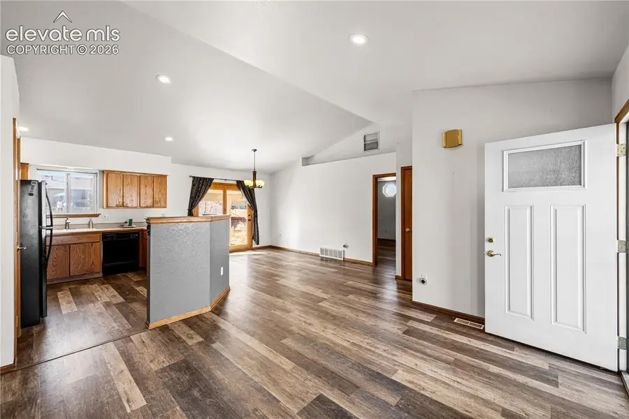 441 S Oak Creek Drive, Pueblo, CO 81007 - #3