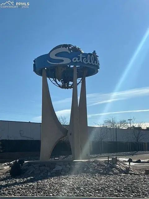 411 Lakewood Circle, Colorado Springs, CO 80910