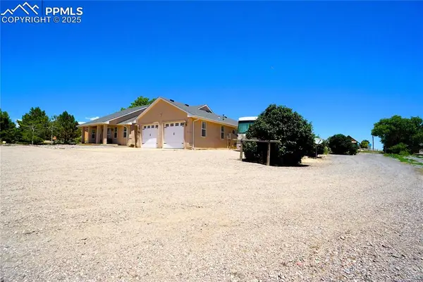 461 E Fredonia Drive, Pueblo, CO 81007