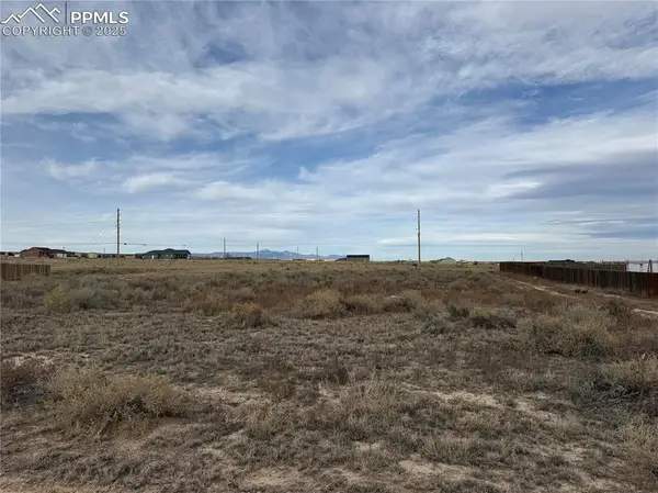 943 E Moonbeam Drive, Pueblo, CO 81007