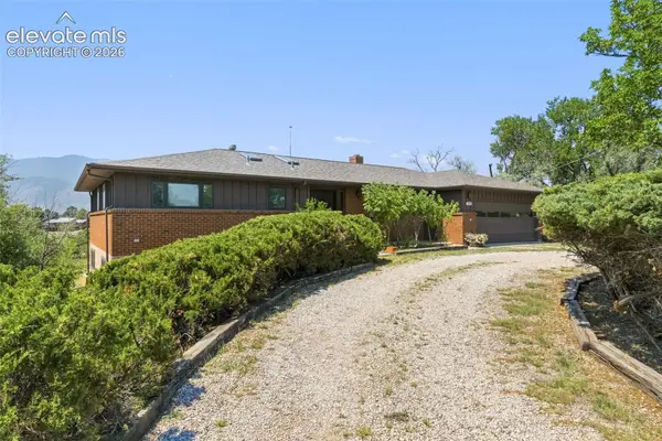 2260 Mesa Road, Colorado Springs, CO 80904