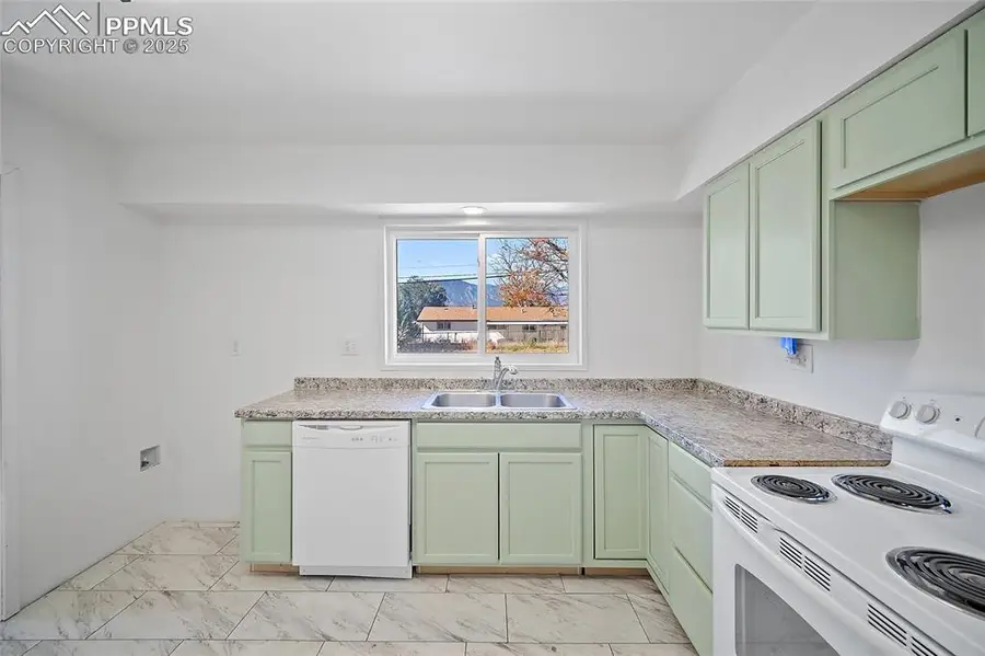 422 Hackberry Drive, Colorado Springs, CO 80911 - Image #3