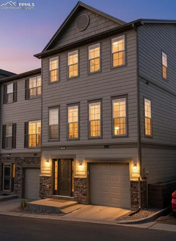 997 Burning Bush Point, Monument, CO 80132