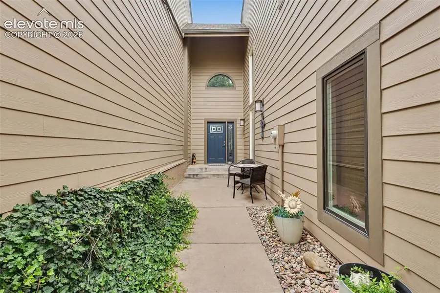 16 Woodbridge Drive, Colorado Springs, CO 80906 - #3