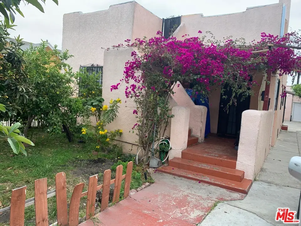 2323 Redondo Boulevard #2, Los Angeles, CA 90016 - Image #1