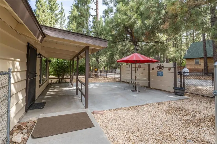 901 Sugarloaf Boulevard, Big Bear City, CA 92314 - Image #2