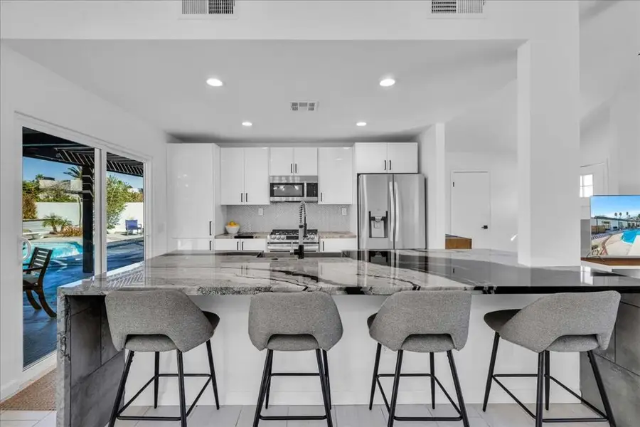 1110 E Vista Chino Rd, Palm Springs, CA 92262 - Image #3