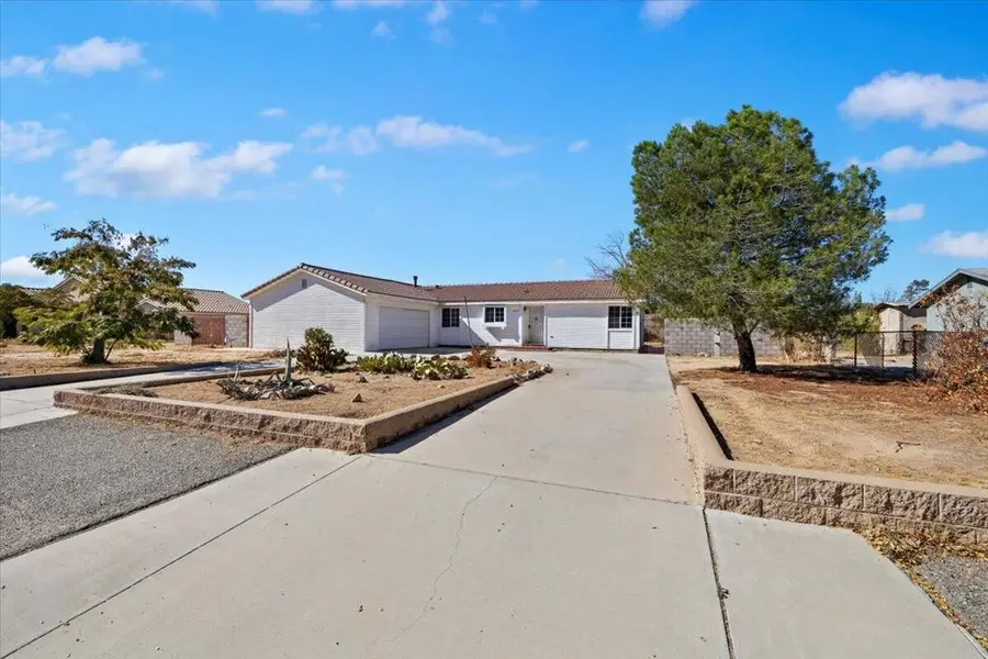 12546 Navajo Road, Apple Valley, CA 92308 - Image #2