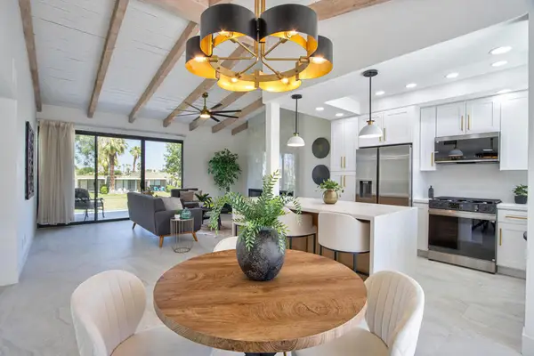 842 N Calle De Pinos, Palm Springs, CA 92262