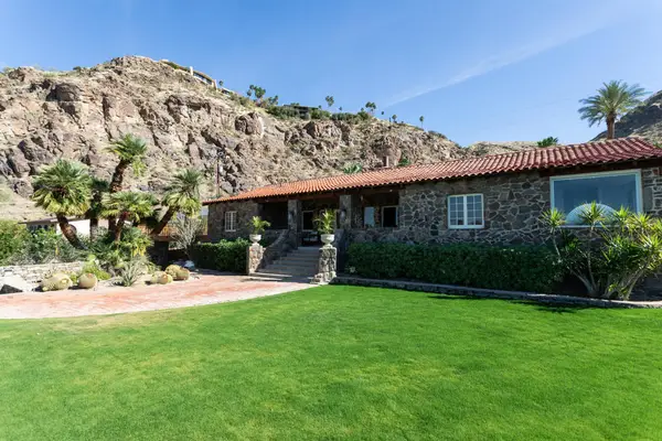 2350 S Araby Drive, Palm Springs, CA 92264