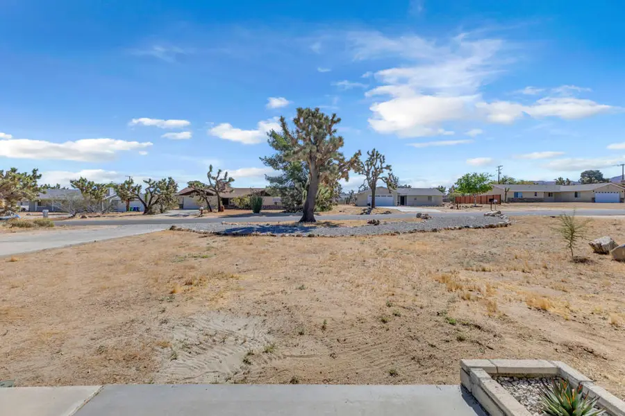 6840 Prescott Avenue, Yucca Valley, CA 92284 - #2