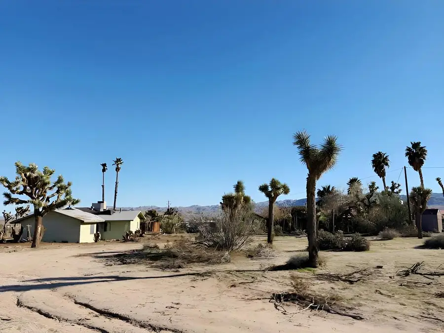 5161 Linda Lee Drive, Yucca Valley, CA 92284 - #3