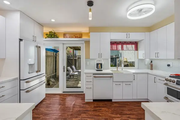 334 W Santa Elena Road, Palm Springs, CA 92262