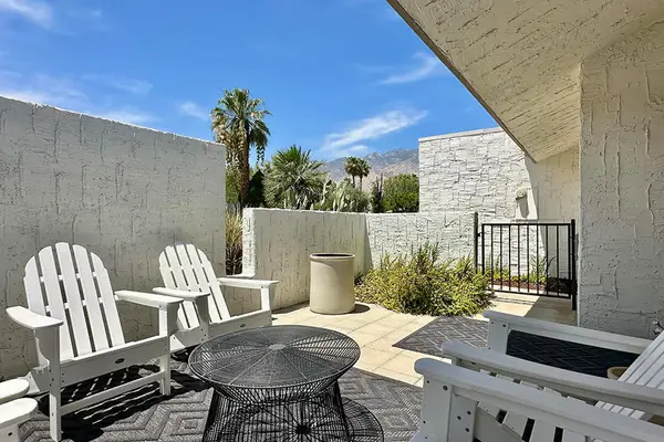 2218 N Sunshine Circle, Palm Springs, CA 92264