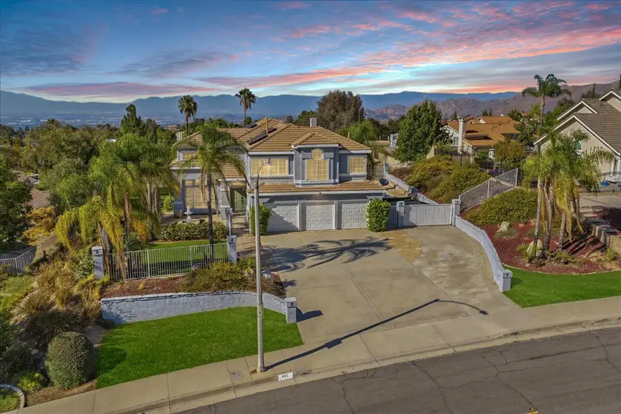 901 Clearwood Avenue, Riverside, CA 92506 - #3