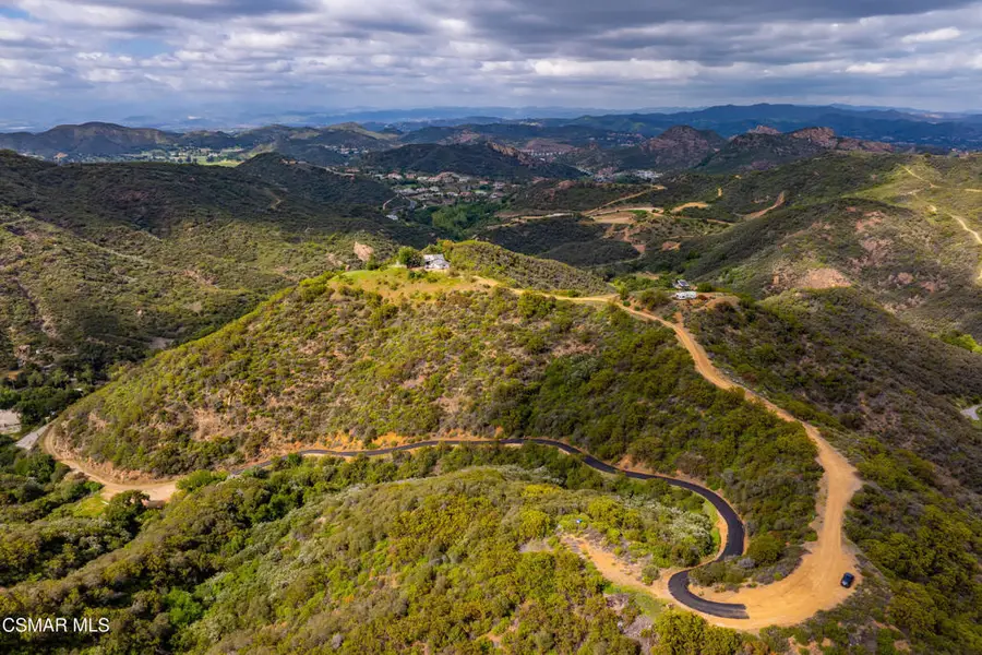 102 W Carlisle Road, Thousand Oaks, CA 91361 - Image #2